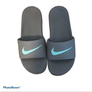 Nike slide on shoes excellent condition 8 gray